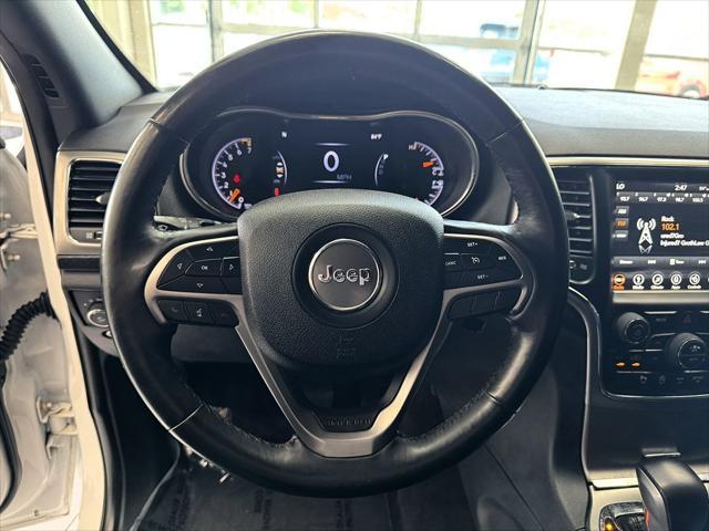 Photo of 2018 Bright White Clearcoat Jeep Grand Cherokee