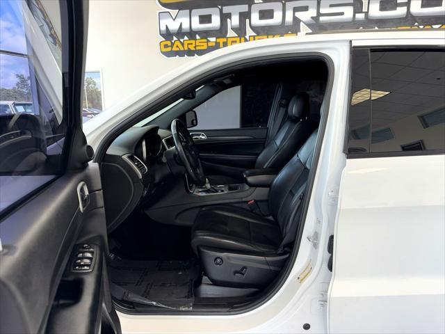 Photo of 2018 Bright White Clearcoat Jeep Grand Cherokee