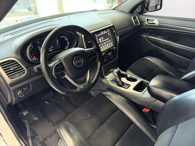 Photo of 2018 Bright White Clearcoat Jeep Grand Cherokee