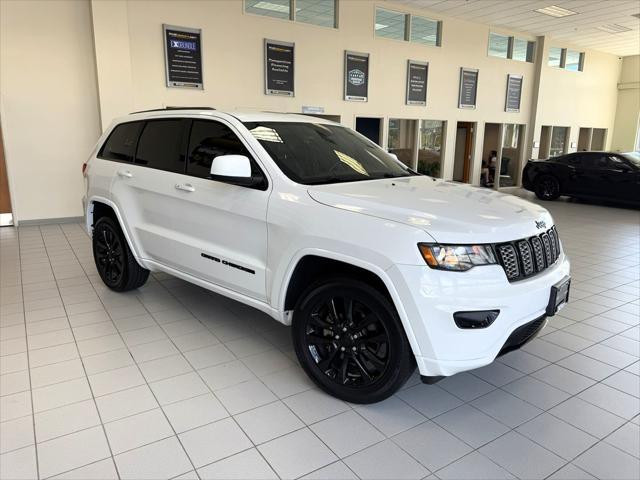 Photo of 2018 Bright White Clearcoat Jeep Grand Cherokee