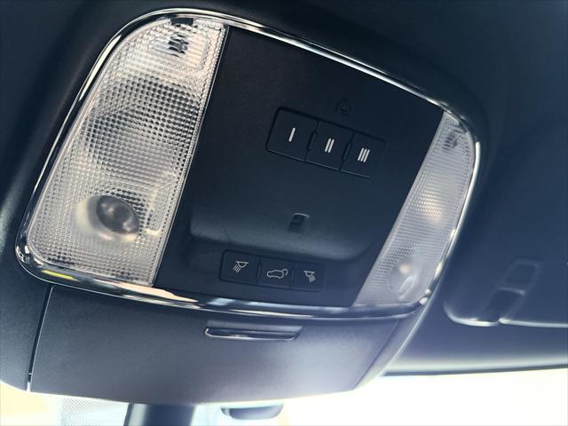 Photo of 2018 Bright White Clearcoat Jeep Grand Cherokee