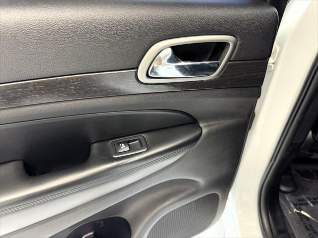 Photo of 2018 Bright White Clearcoat Jeep Grand Cherokee