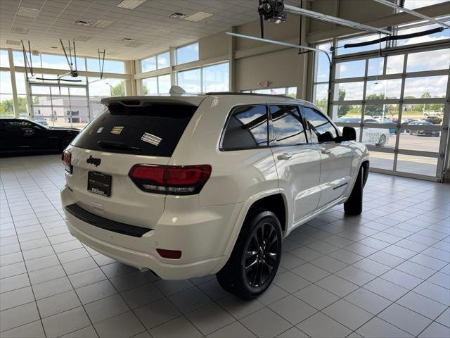 Photo of 2018 Bright White Clearcoat Jeep Grand Cherokee