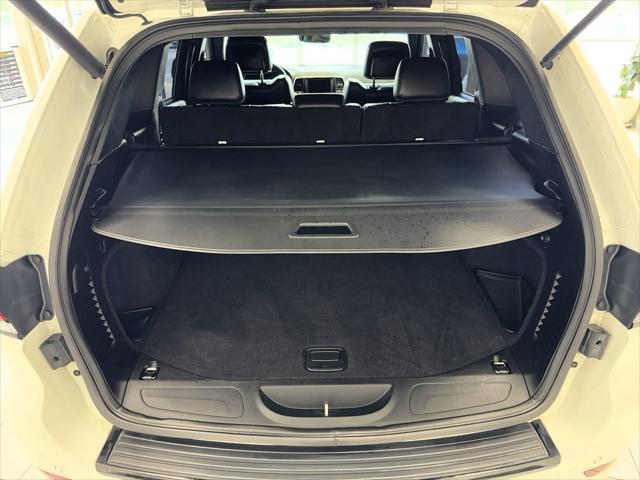 Photo of 2018 Bright White Clearcoat Jeep Grand Cherokee