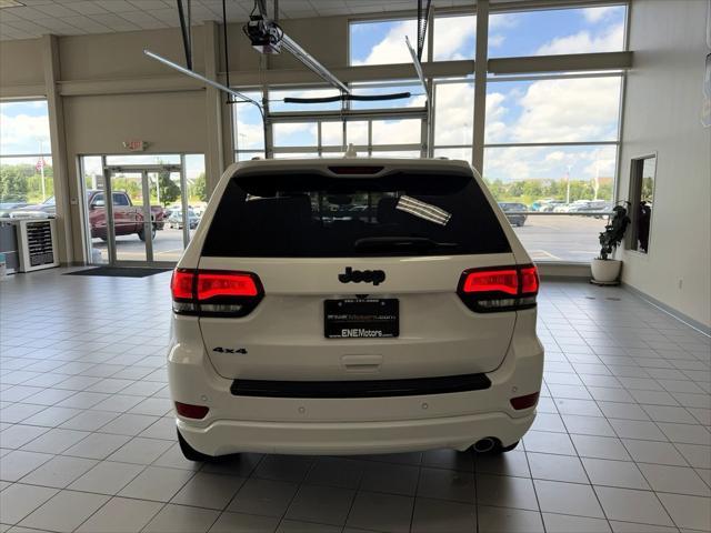 Photo of 2018 Bright White Clearcoat Jeep Grand Cherokee