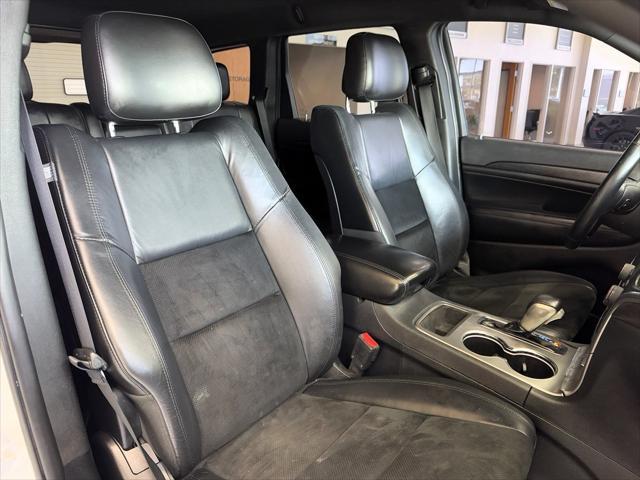 Photo of 2018 Bright White Clearcoat Jeep Grand Cherokee