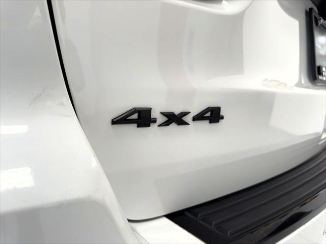 Photo of 2018 Bright White Clearcoat Jeep Grand Cherokee