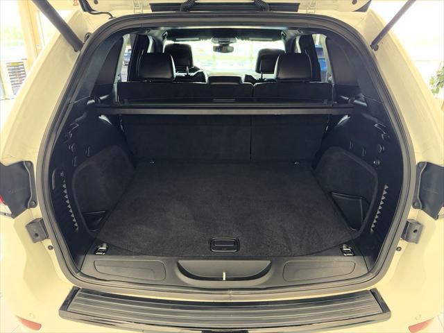 Photo of 2018 Bright White Clearcoat Jeep Grand Cherokee