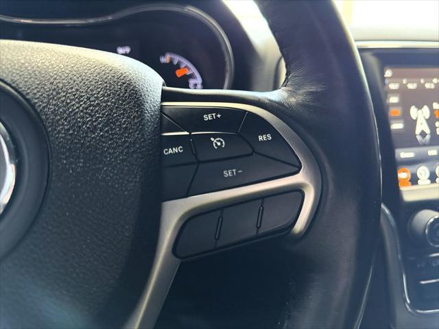 Photo of 2018 Bright White Clearcoat Jeep Grand Cherokee
