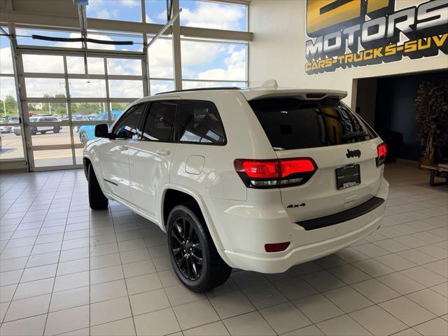 Photo of 2018 Bright White Clearcoat Jeep Grand Cherokee