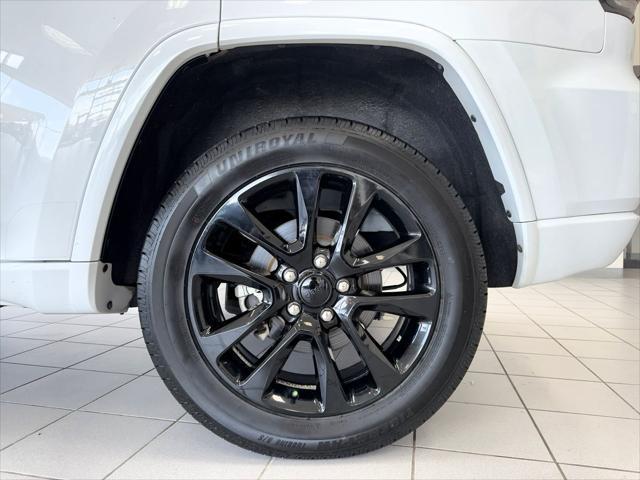 Photo of 2018 Bright White Clearcoat Jeep Grand Cherokee
