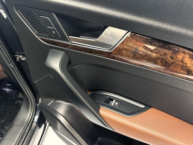 Photo of 2018 Navarra Blue Metallic Audi Q5