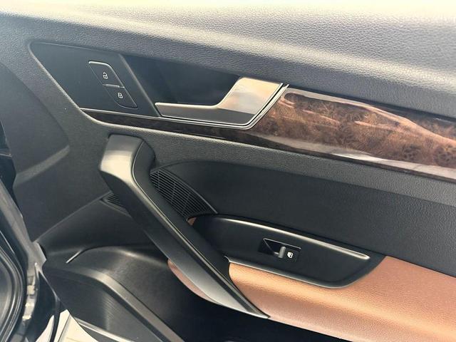 Photo of 2018 Navarra Blue Metallic Audi Q5