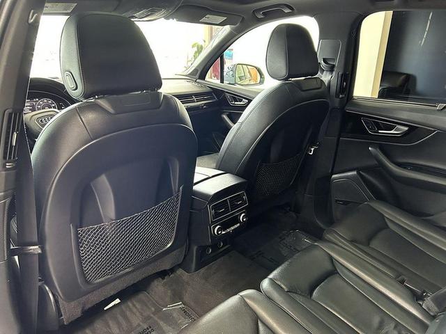Photo of 2018 Night Black Audi Q7