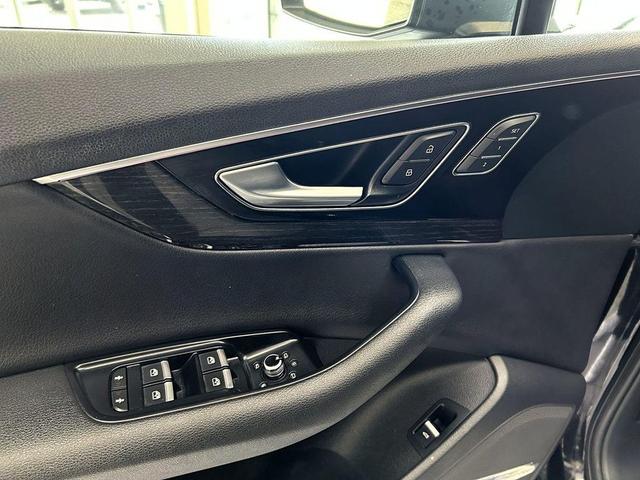Photo of 2018 Night Black Audi Q7
