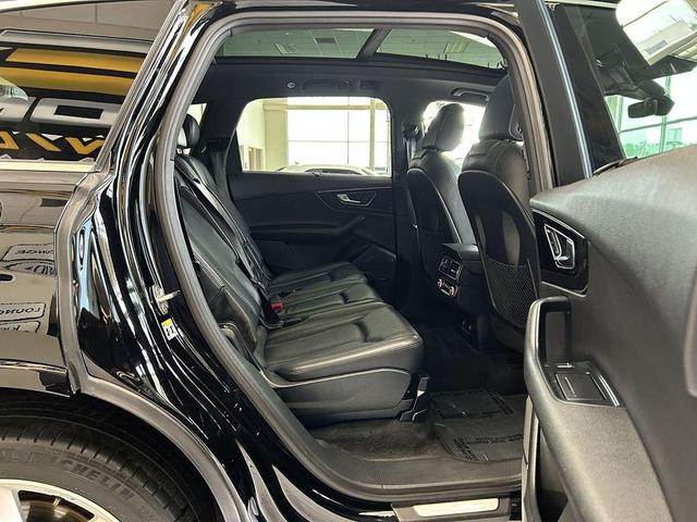 Photo of 2018 Night Black Audi Q7