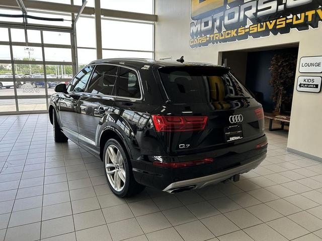 Photo of 2018 Night Black Audi Q7