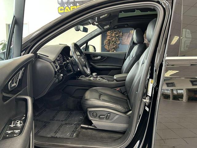 Photo of 2018 Night Black Audi Q7