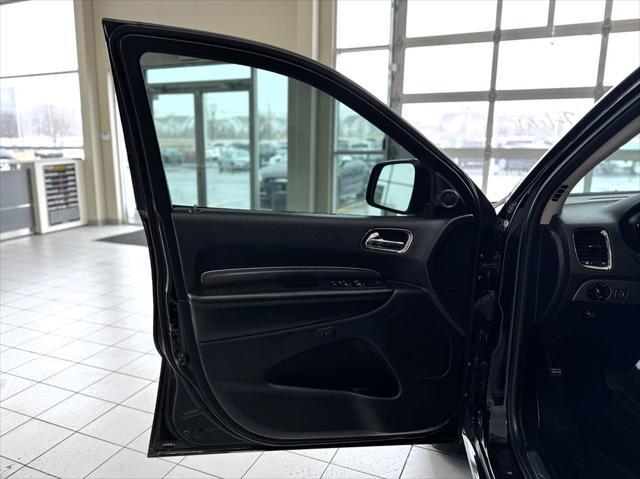 Photo of 2018 DB Black Clearcoat Dodge Durango