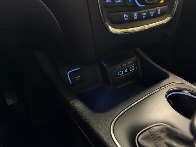 Photo of 2018 DB Black Clearcoat Dodge Durango