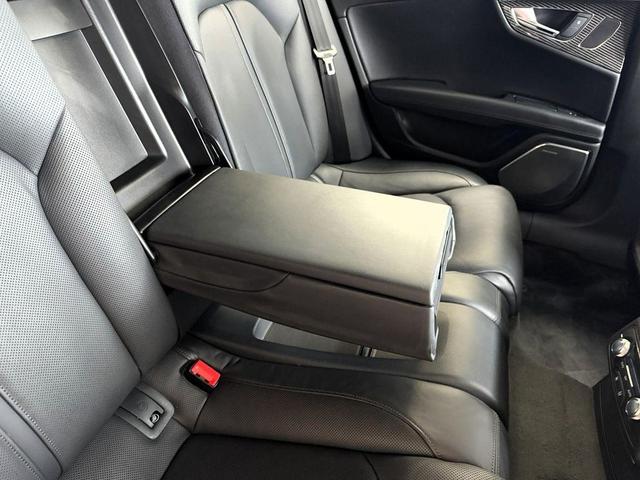 Photo of 2014 Ibis White Audi RS 7