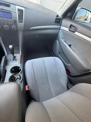 Photo of 2009 Bright Silver Metallic Hyundai SONATA