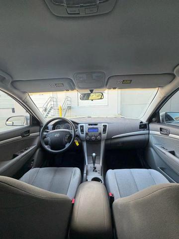 Photo of 2009 Bright Silver Metallic Hyundai SONATA