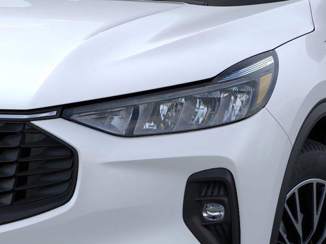Photo of 2025 Star White Metallic Tri-Coat Ford Escape PHEV