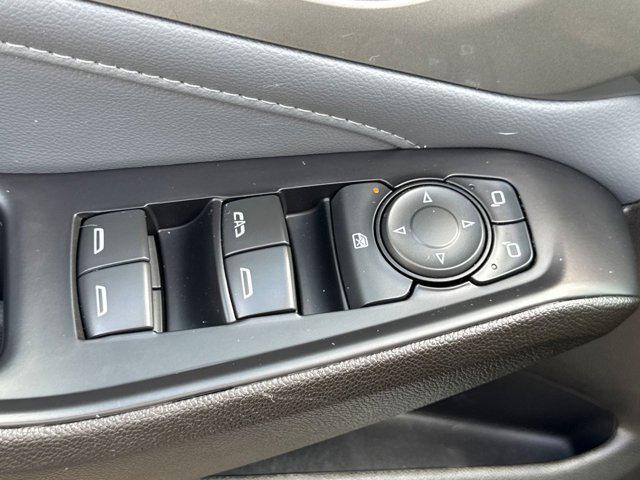 Photo of 2021 Summit White Chevrolet Traverse