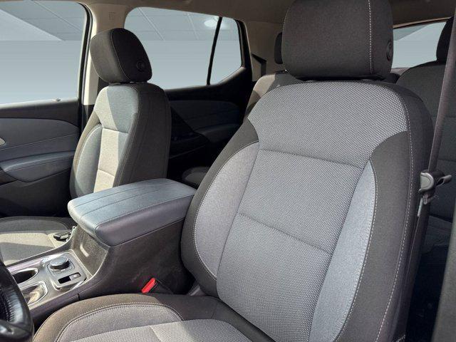 Photo of 2021 Summit White Chevrolet Traverse