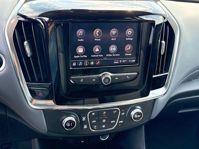 Photo of 2021 Summit White Chevrolet Traverse