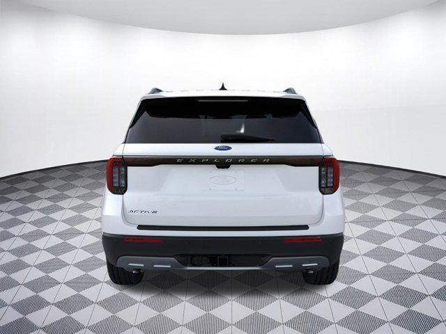 Photo of 2025 Star White Metallic Tri-Coat Ford Explorer