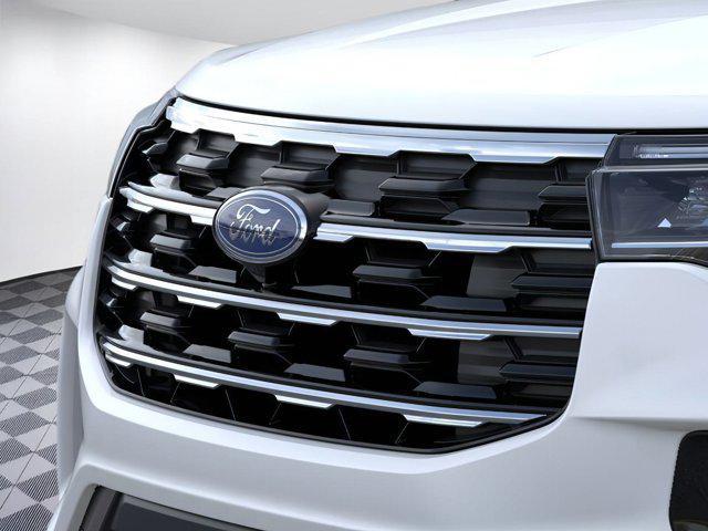 Photo of 2025 Star White Metallic Tri-Coat Ford Explorer