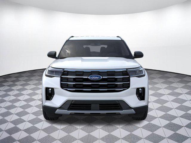 Photo of 2025 Star White Metallic Tri-Coat Ford Explorer