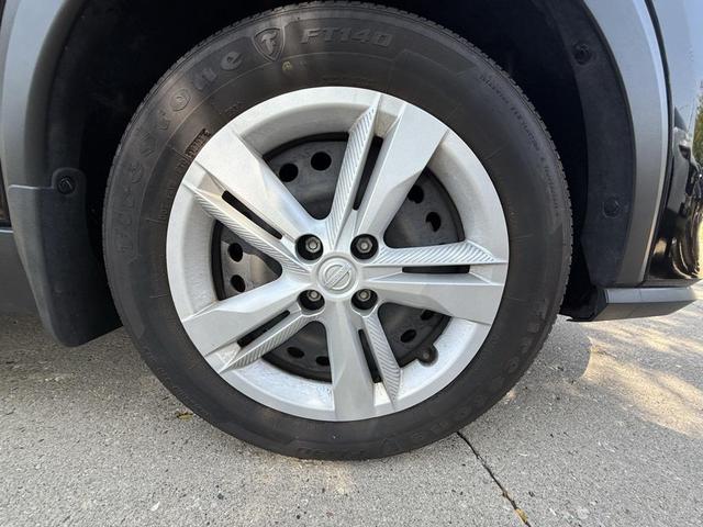 Photo of 2024 Super Black Nissan Kicks