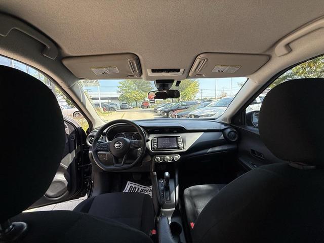 Photo of 2024 Super Black Nissan Kicks