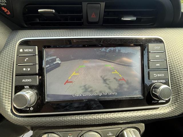 Photo of 2024 Super Black Nissan Kicks