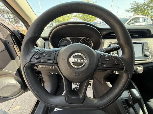 Photo of 2024 Super Black Nissan Kicks