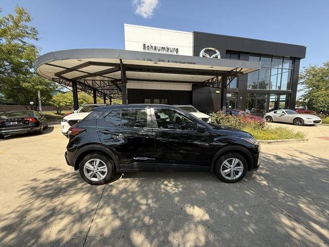 Photo of 2024 Super Black Nissan Kicks