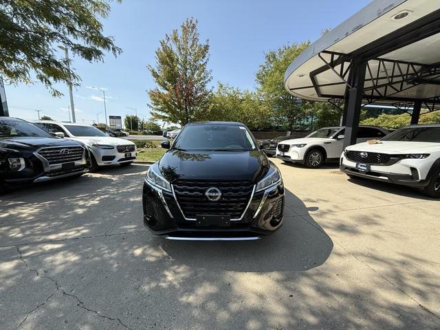 Photo of 2024 Super Black Nissan Kicks