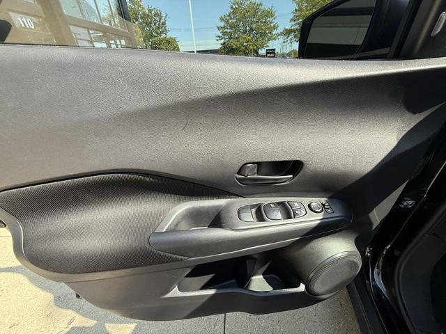 Photo of 2024 Super Black Nissan Kicks