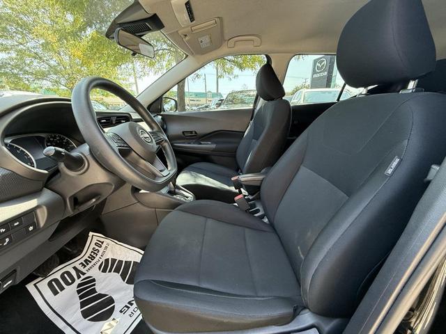 Photo of 2024 Super Black Nissan Kicks
