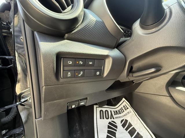 Photo of 2024 Super Black Nissan Kicks