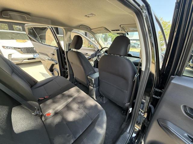Photo of 2024 Super Black Nissan Kicks