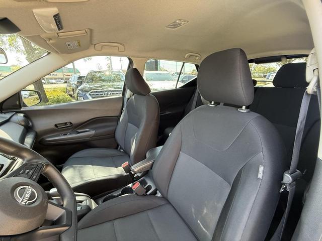 Photo of 2024 Super Black Nissan Kicks