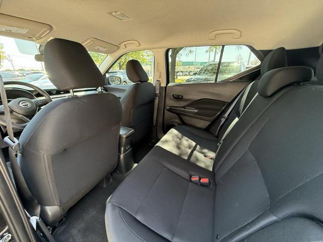 Photo of 2024 Super Black Nissan Kicks