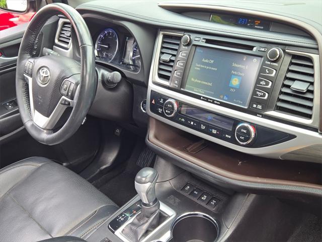 Photo of 2017 Ooh La La Rouge Mica Toyota Highlander