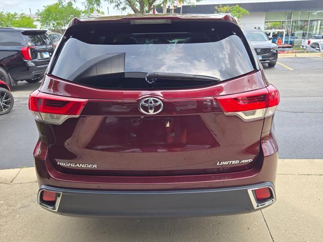 Photo of 2017 Ooh La La Rouge Mica Toyota Highlander