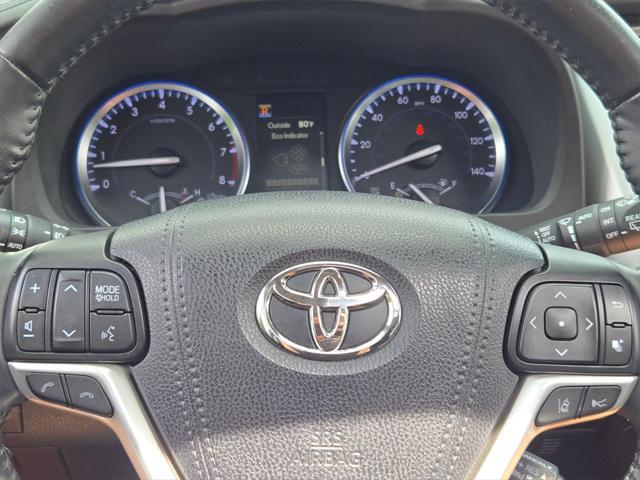Photo of 2017 Ooh La La Rouge Mica Toyota Highlander