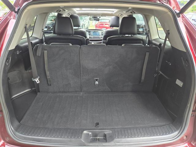 Photo of 2017 Ooh La La Rouge Mica Toyota Highlander